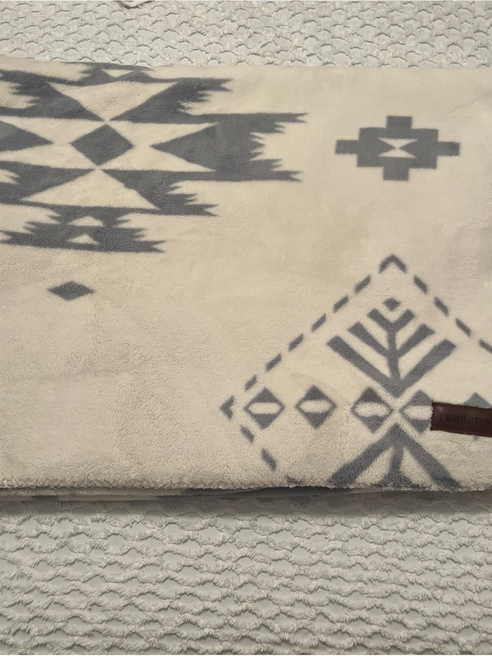 Pendleton Aztec Plush yThrow Blanket - Gray on Cream